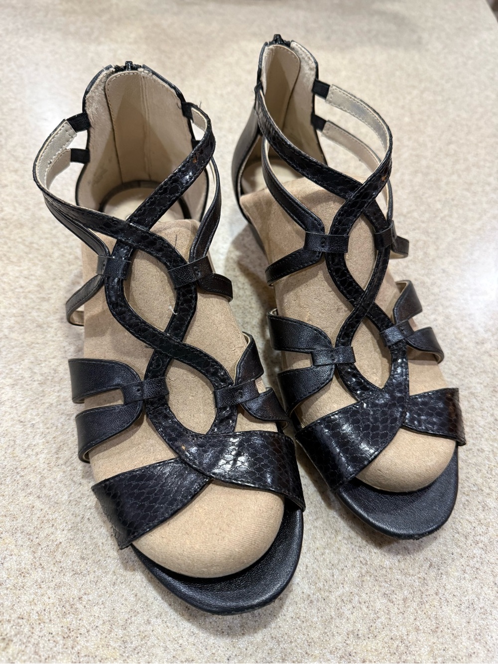 Life Stride Black Strappy Cutout Sandals